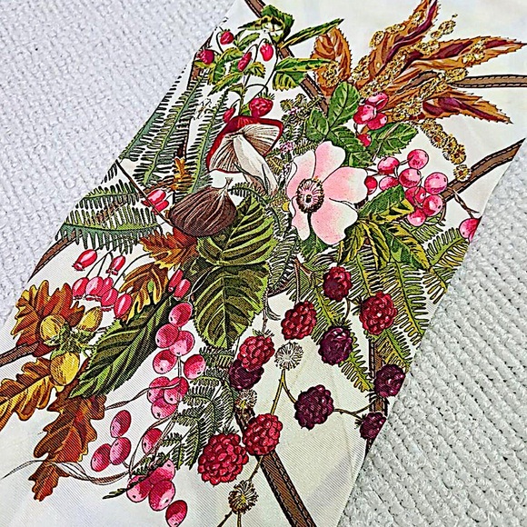 Authentic Gucci Rare Oversized Silk Equestrian GG Mushroom Scarf - Picture 6 of 9